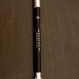 Anastasia of Beverly Hills eyebrow brush (7b)